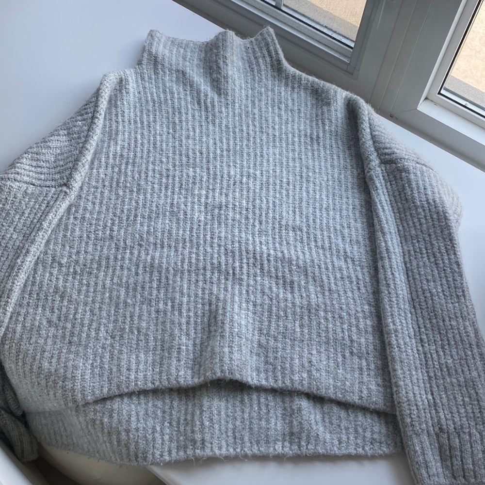 Mock neck knit sweater